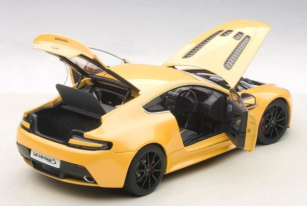 XE MÔ HÌNH ASTON MARTIN V12 VANTAGE S 1:18 AUTOART (VÀNG)