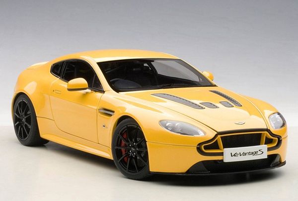 XE MÔ HÌNH ASTON MARTIN V12 VANTAGE S 1:18 AUTOART (VÀNG)