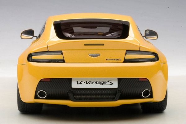 XE MÔ HÌNH ASTON MARTIN V12 VANTAGE S 1:18 AUTOART (VÀNG)