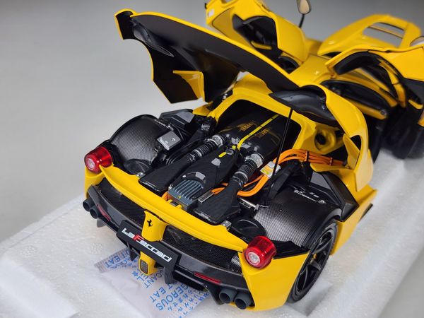 Xe Mô Hình Ferrari LaFerrari 1:18 BBR Models ( Vàng )