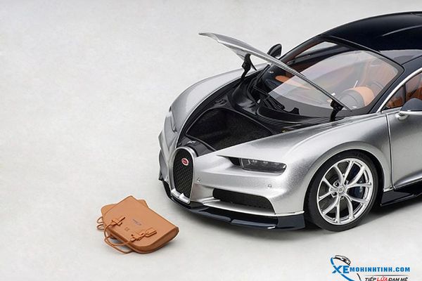 1/18 BUGATTI CHIRON 2017 (ARGENT SILVER/ATLANTIC BLUE)