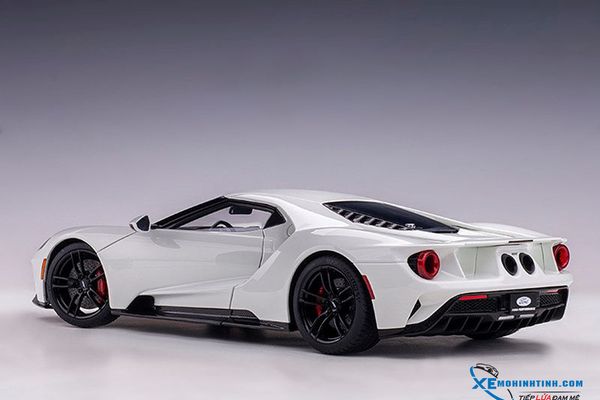 1/18 FORD GT 2017 (FROZEN WHITE)