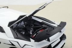 1/18 LAMBORGHINI AVENTADOR LP750-4 SV (BIANCO CANOPUS/PEARL WHITE)