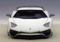 1/18 LAMBORGHINI AVENTADOR LP750-4 SV (BIANCO CANOPUS/PEARL WHITE)