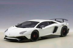 1/18 LAMBORGHINI AVENTADOR LP750-4 SV (BIANCO CANOPUS/PEARL WHITE)