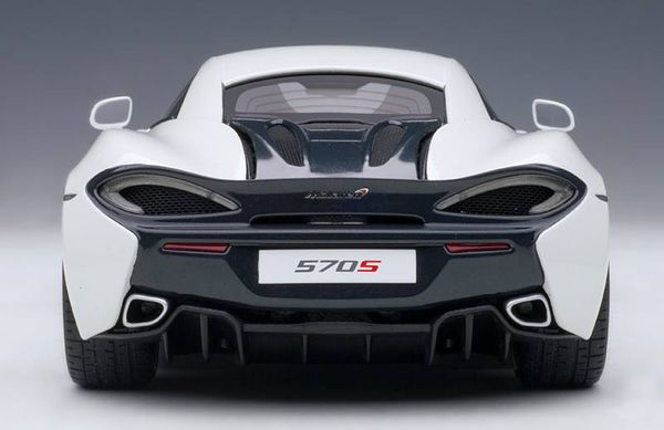 McLAREN 570S (WHITE/BLACK WHEELS) AUTOART