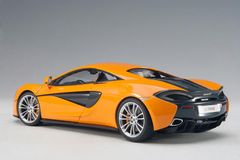 76044 MH 1:18 McLAREN 570S (McLAREN ORANGE/SILVER WHEELS)