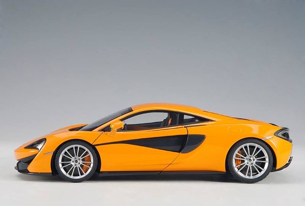 76044 MH 1:18 McLAREN 570S (McLAREN ORANGE/SILVER WHEELS)