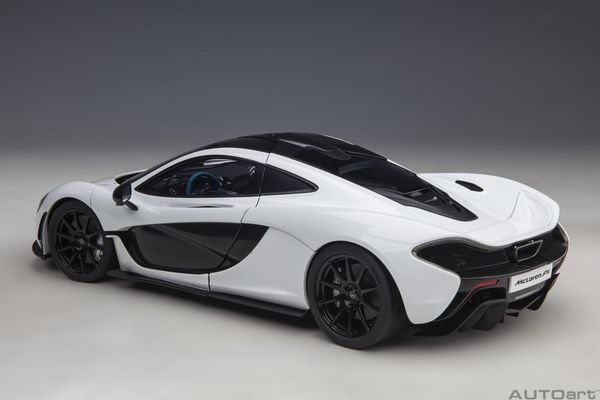 Xe Mô Hình McLAREN P1 1:18 Autoart (ALASKAN DIAMOND WHITE W/ BLUE/BLACK INTERIOR )