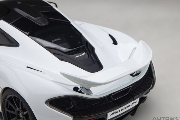 Xe Mô Hình McLAREN P1 1:18 Autoart (ALASKAN DIAMOND WHITE W/ BLUE/BLACK INTERIOR )