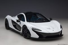 Xe Mô Hình McLAREN P1 1:18 Autoart (ALASKAN DIAMOND WHITE W/ BLUE/BLACK INTERIOR )