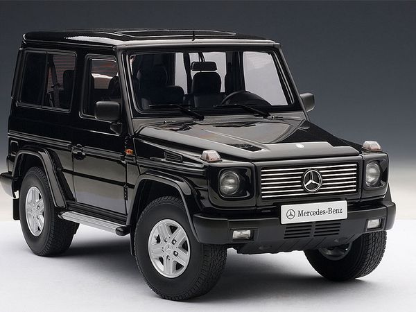 1/18 MERCEDES-BENZ G MODEL 90'S SWB (BLACK)u