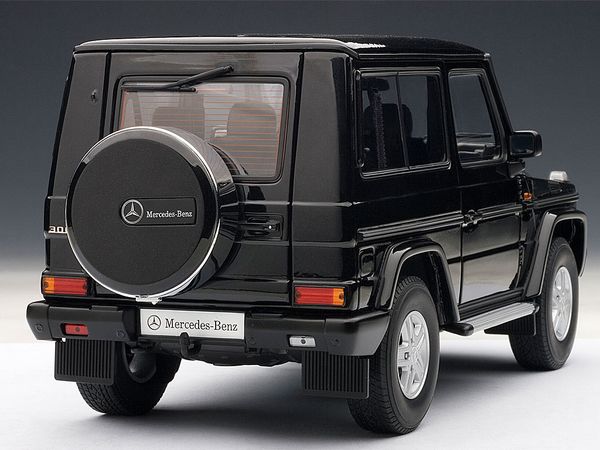 1/18 MERCEDES-BENZ G MODEL 90'S SWB (BLACK)u