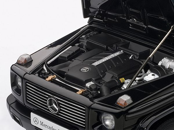 1/18 MERCEDES-BENZ G MODEL 90'S SWB (BLACK)u