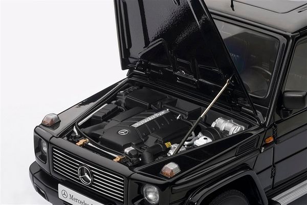 1/18 MERCEDES-BENZ G MODEL 90'S SWB (BLACK)u