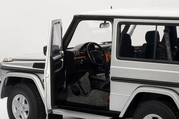 Xe Mô Hình Mercedes-Benz G Model 90'S Swb 1:18 Autoart (Bạc)