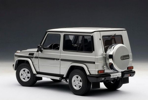 Xe Mô Hình Mercedes-Benz G Model 90'S Swb 1:18 Autoart (Bạc)