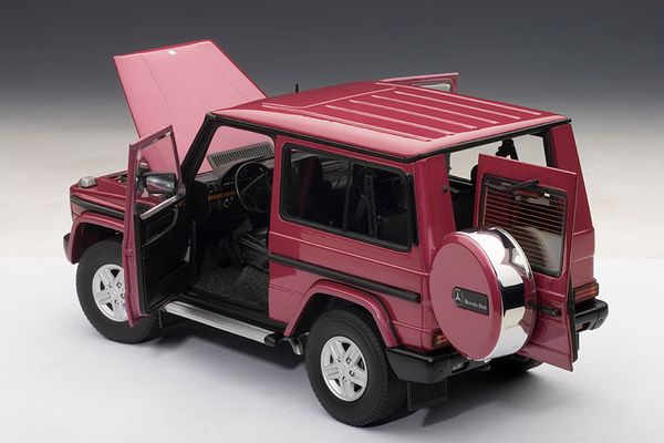 1/18 MERCEDES-BENZ G-MODEL 90'S SWB (RED)