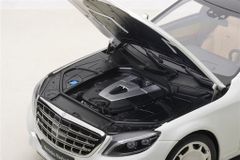 XE MÔ HÌNH MERCEDES MAYBACH S-KLASSE S600 1:18 AUTOART (TRẮNG)