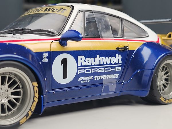 Xe mô hình Poreche RWB - RauhWelt - 2022 1:18 Solido (Xanh- Trắng)