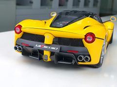 Xe Mô Hình Ferrari LaFerrari 1:18 BBR Models ( Vàng Mui Đen )