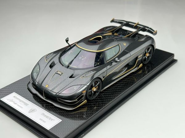 Xe Mô Hình Koenigsegg Agera RS Phoenix Limited 500pcs 1:18 Frontiart (Đen Carbon Viền Vàng)