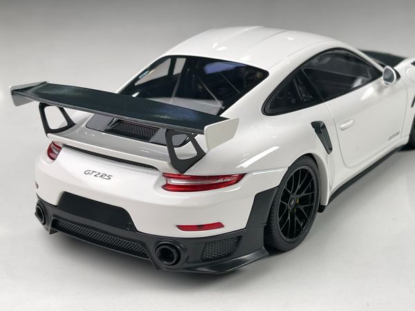 Xe Mô Hình Porsche 911 (911.2) GT2 RS 2018 1:18 Minichamps (Trắng)