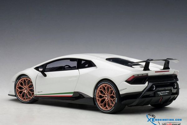 Xe Mô Hình LAMBORGHINI HURACAN PERFOMANTE 1:18 Autoart ( Trắng )