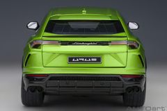 Xe Mô Hình Lamborghini Urus 1:18 AUTOart (Verde Selvans)