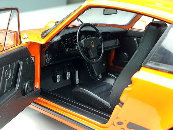 Xe mô hình Porsche 911 3.0 Carrera Orange 1977 1:18 Solido (Cam)