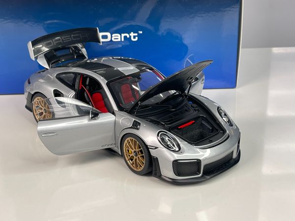 Xe Mô Hình Porsche 911 (911.2) GT2 RS Weissach 1:18 AUTOart ( Bạc )