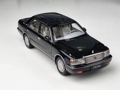 Xe Mô Hình Toyota Crown 1:18 KengFai ( Đen )