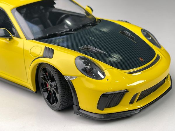 Xe Mô Hình Porsche 911 (911.2) GT2 RS 2018 1:18 Minichamps (Vàng)