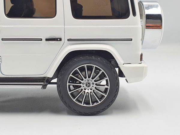 Xe Mô Hình Mercedes-Benz G-Class 2018 Limited Edition 400pcs 1:18 Minichamps ( Trắng )