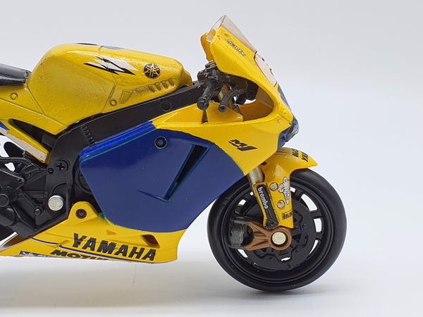 XE MÔ HÌNH YAMAHA M1 NO 46 1:18 NEWRAY (VÀNG)