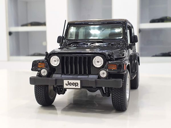 XE MÔ HÌNH JEEP WRANGLER SAHARA 1:18 MAISTO (ĐEN)