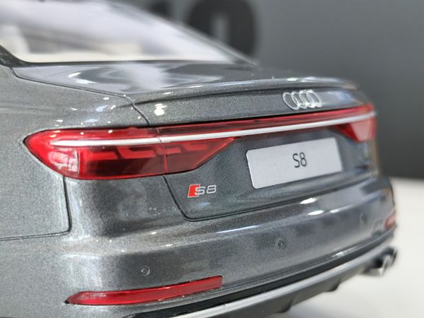 Xe Mô Hình Audi S8 Grey 1:18 GTSpirit ( Xám )