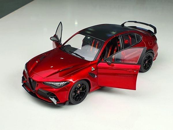 Xe mô hình Alfa Giulia GTA M-Rosso 2021 1:18 Solido (Đỏ)