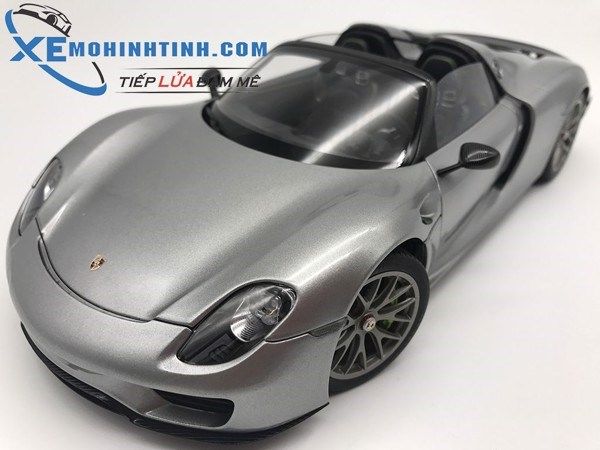 1/18 PORSCHE 918 SPYDER WEISSACH PACKAGE (GT SILBER METALLIC/SILVER METALLIC)