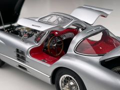 Xe Mô Hình Mercedes-Benz 300 SLR, the Uhlenhaut Gullwing Coupe 1955 1/18 CMC