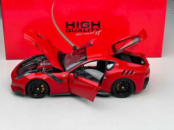 Xe Mô Hình Ferrari F12 TDF Rosso Corsa 322 1:18 BBR ( Đỏ )