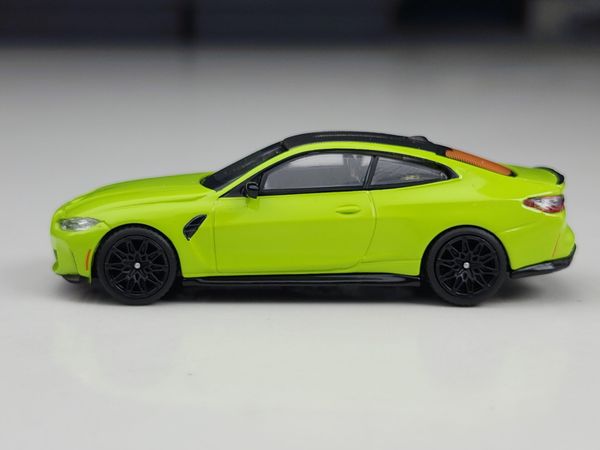 Xe Mô Hình BMW M4 Competition (G82) San Paulo Yellow LHD 1:64 MiNiGT ( Xanh Dạ Quang )