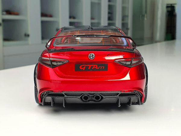 Xe mô hình Alfa Giulia GTA M-Rosso 2021 1:18 Solido (Đỏ)