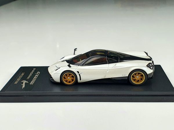 XE MÔ HÌNH PAGANI HUAYRA 1:43 GTAUTOS (TRẮNG)