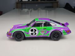 Xe mô hình Porsche 911 RSR - Purple Hippy Tribute- 1973 1:18 Solido (Xanh lá- Tím)