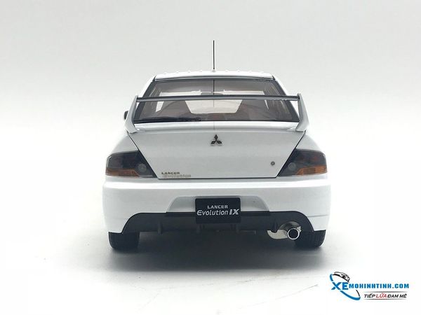 Xe Mô Hình Mitsubishi Lancer Evolution IX 1:18 Super A ( Trắng )