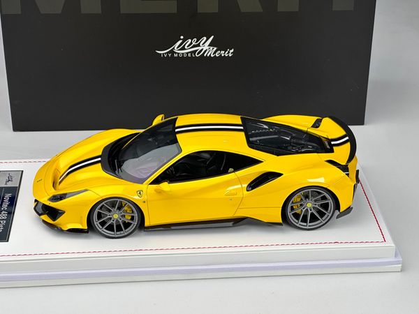 Xe Mô Hình Ferrari 488 Pista Novitec 1:18 IVY Model (Vàng Sọc Đen)