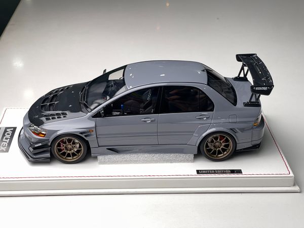 Xe Mô Hình Mitsubishi Voltex 1:18 One Model (Xám)