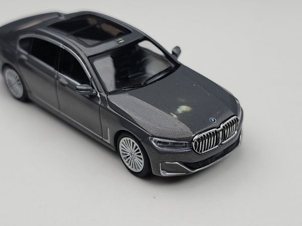 Xe Mô Hình BMW 750Li xDrive 1:64 MINIGT ( Grey )