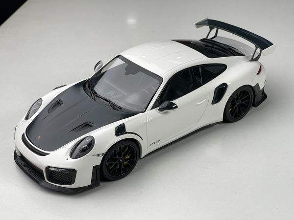 Xe Mô Hình Porsche 911 (911.2) GT2 RS 2018 1:18 Minichamps (Trắng)